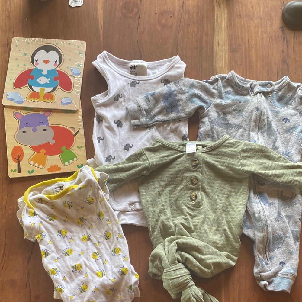 4 Baby Boy Outfits and Unopened Puzzles Various Sizes 0-6 months